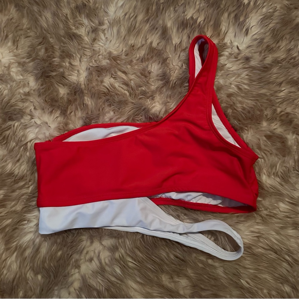 CUPSHE Chasing Sunshine Asymmetrical Bikini Top - Picture 6 of 8